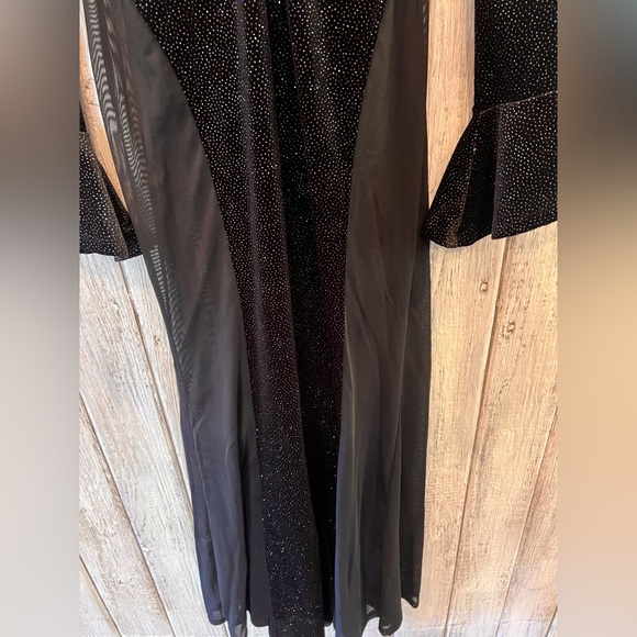 Black Glittering Long Gown - Picture 4 of 10